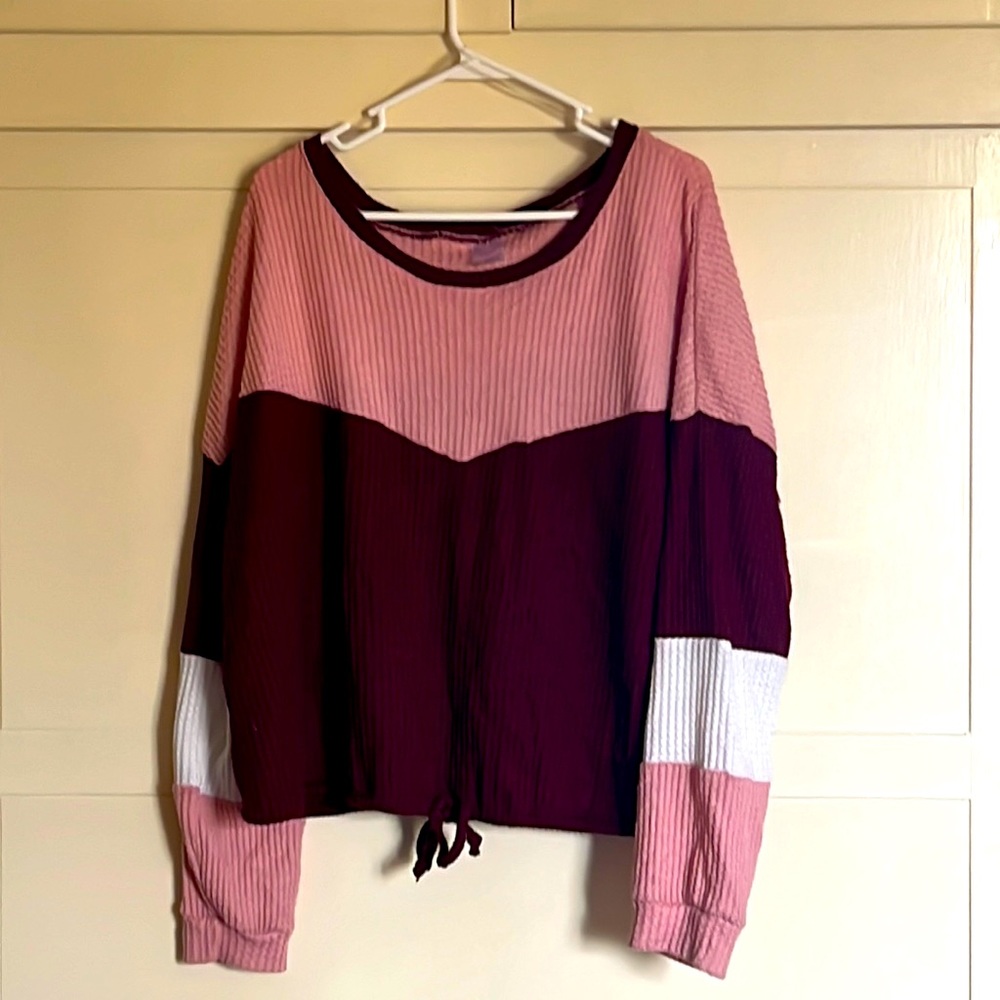 No Boundaries Brand sweatshirt size 3XL triple colors of pink burgundy and white